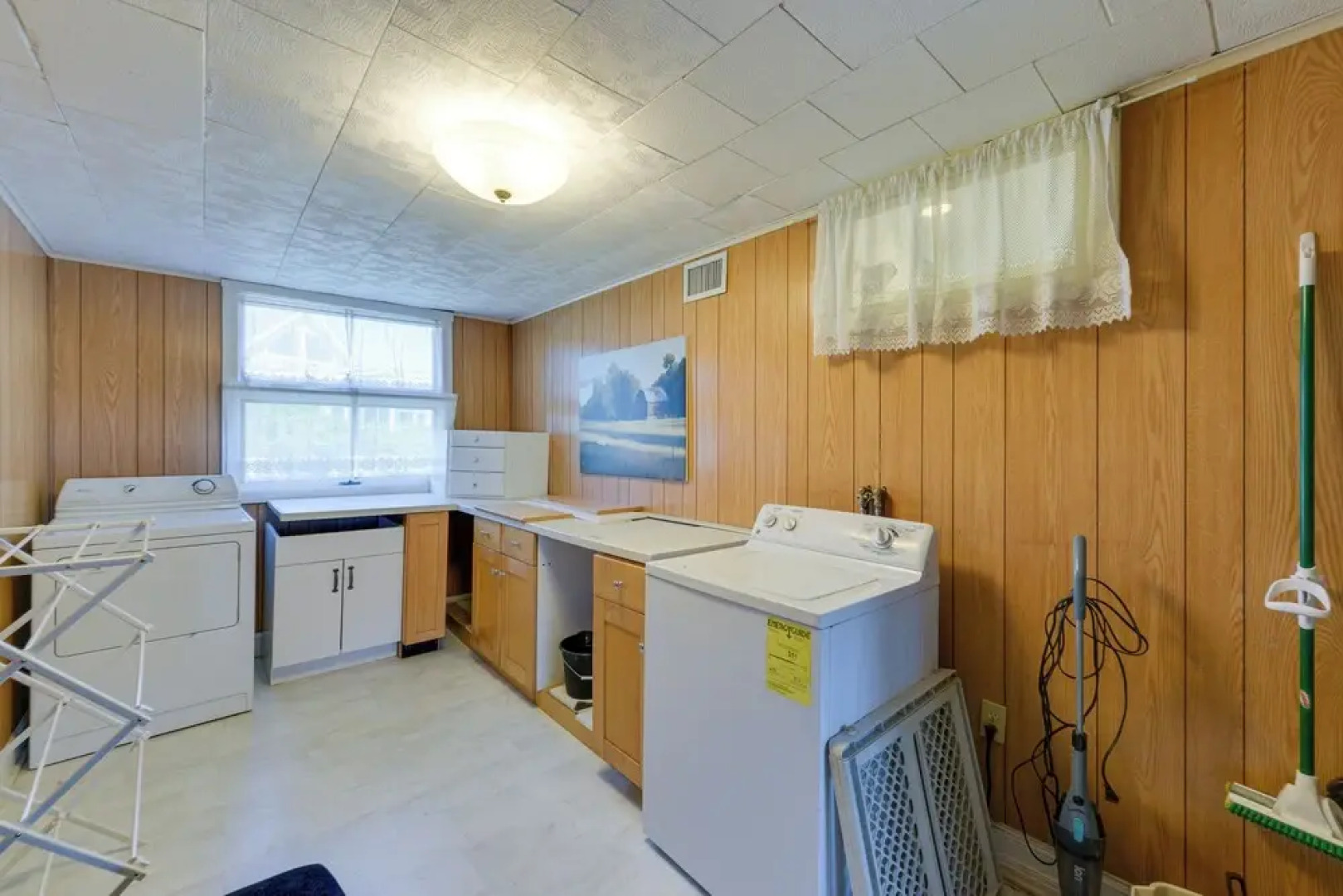New Jersey Cottage w/ Grill - Short Walk to Beach!
