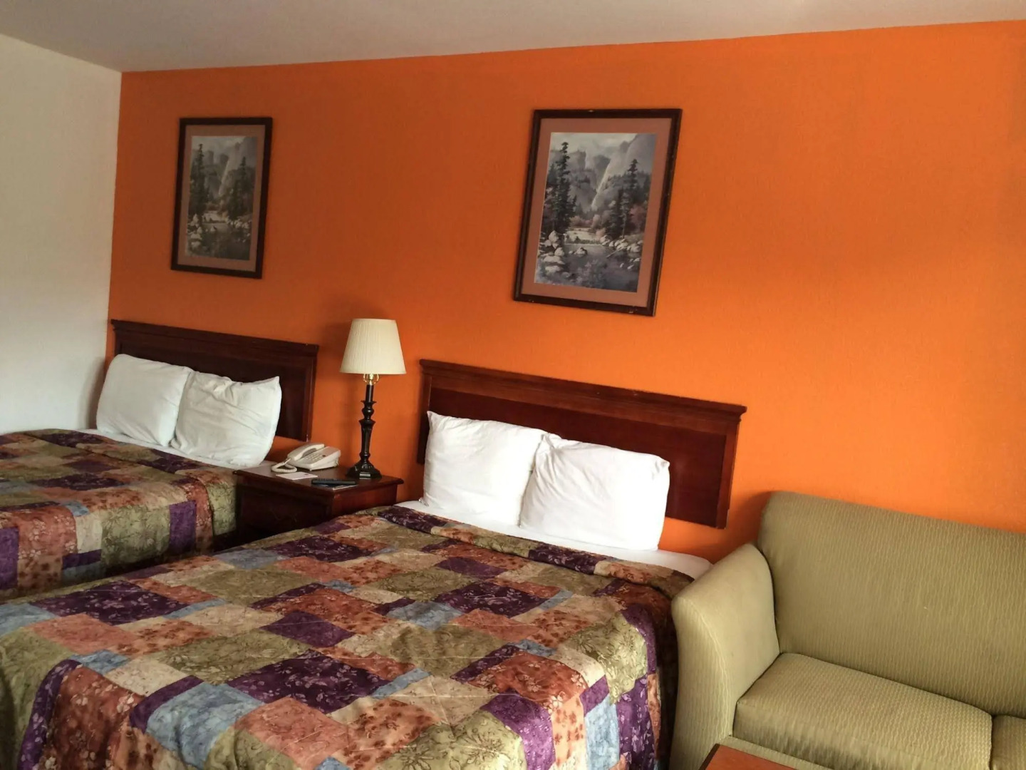 Royal Inn - Richmond Hill