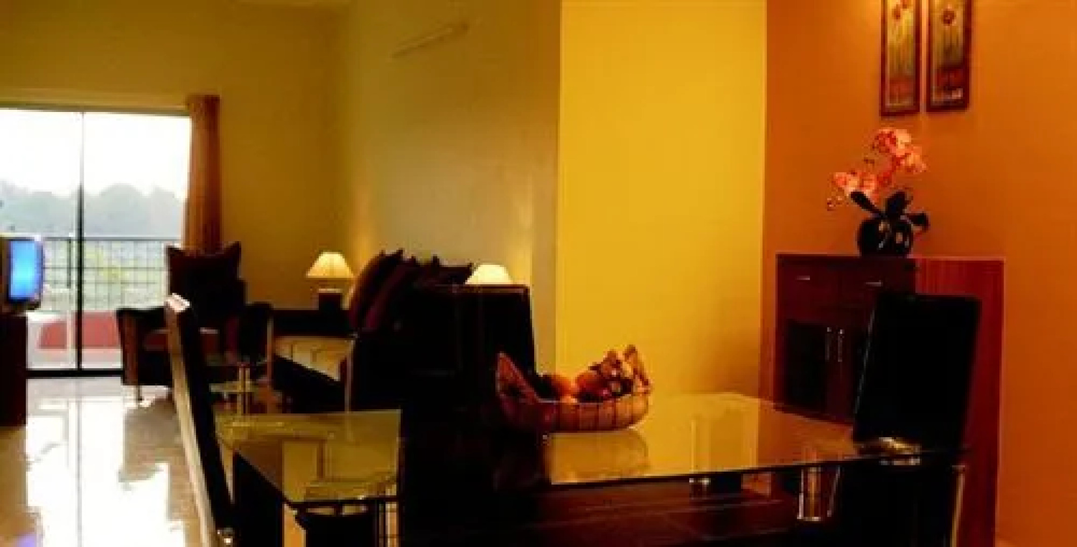 La Mansion by OYO Rooms