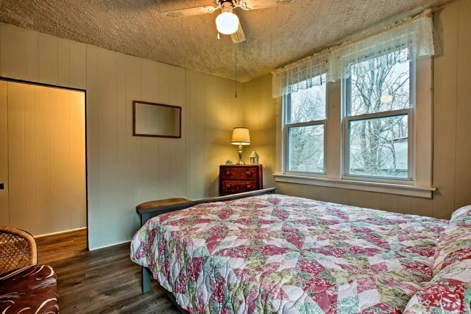 Pet-friendly Branford Apt - 10 Min Walk to Beach!