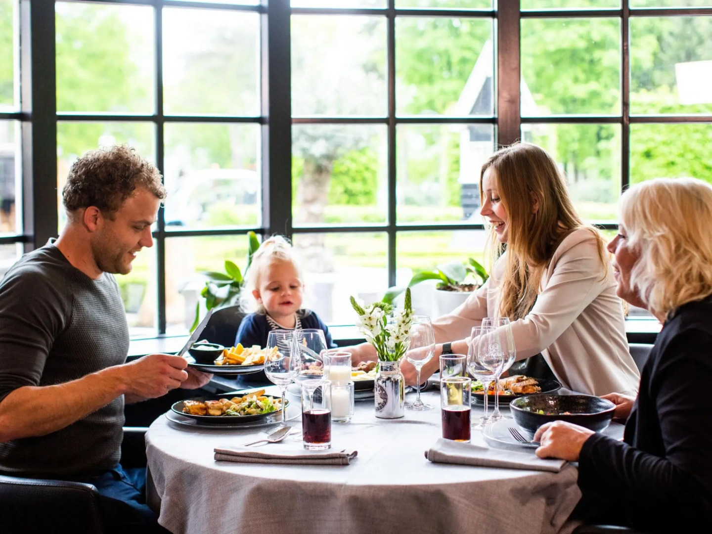 Well-maintained chalet with WiFi in a holiday park close to Park De Veluwe