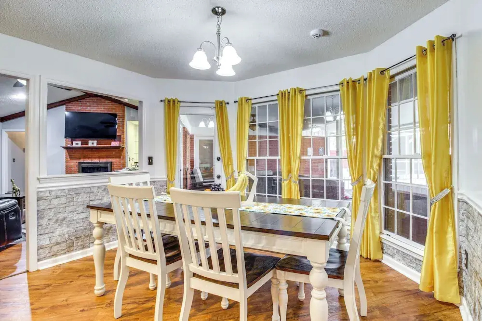 Pool + Gameroom: Family Fun Retreat in Hinesville!