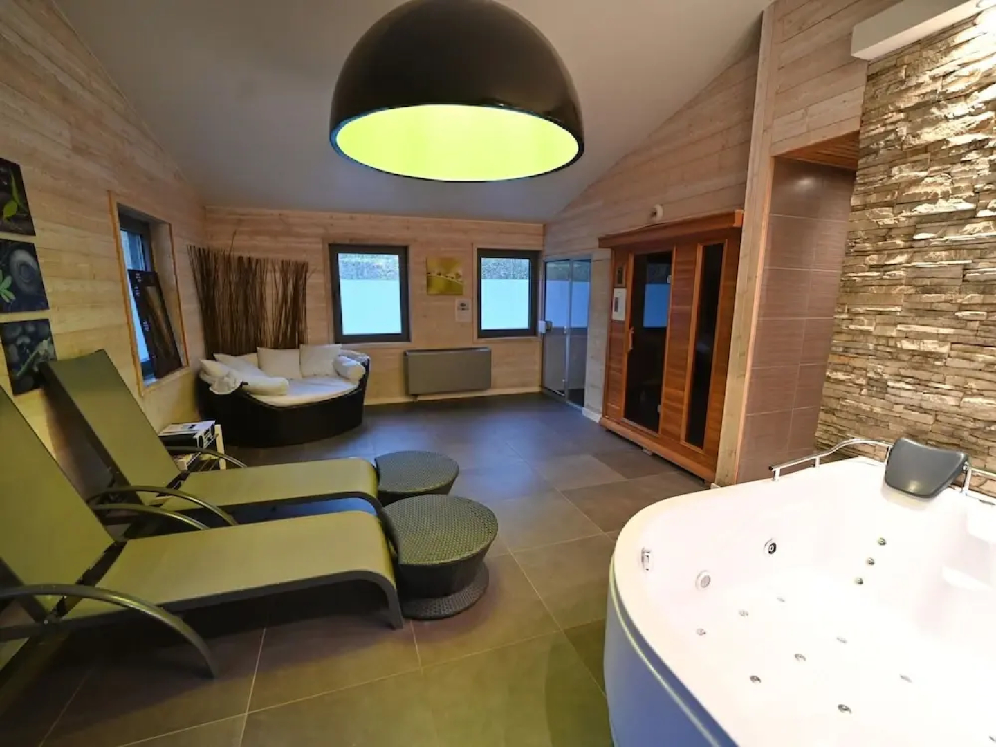 Lovely Holiday Home in Marche-en-Famenne with Hot Tub