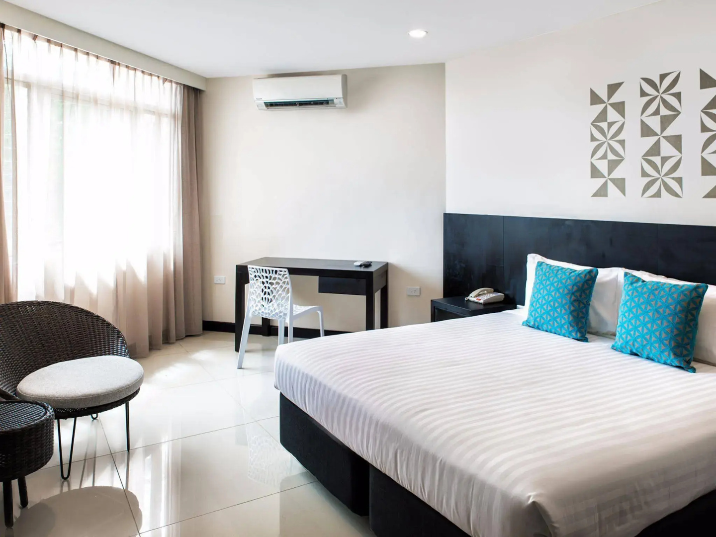 Tanoa International Dateline Hotel