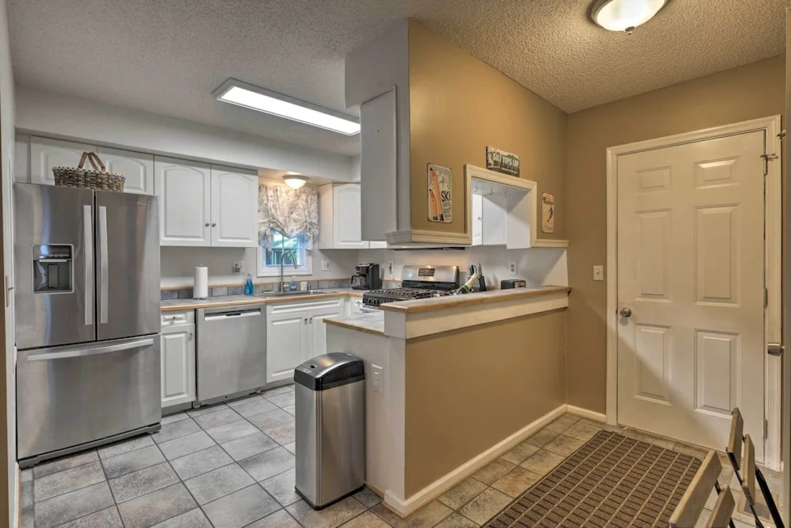 Year-round Getaway < 1 Mi to Skiing + Waterpark!