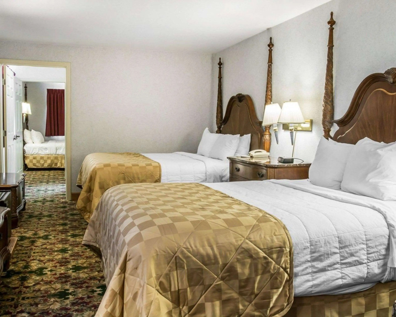 Clarion Hotel Mackinaw City Beachfront