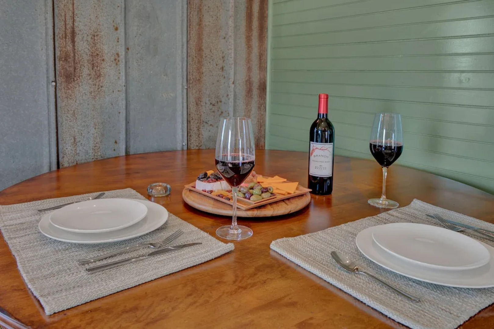 Luxury Cabin-right Across From Albert Dance Hall!