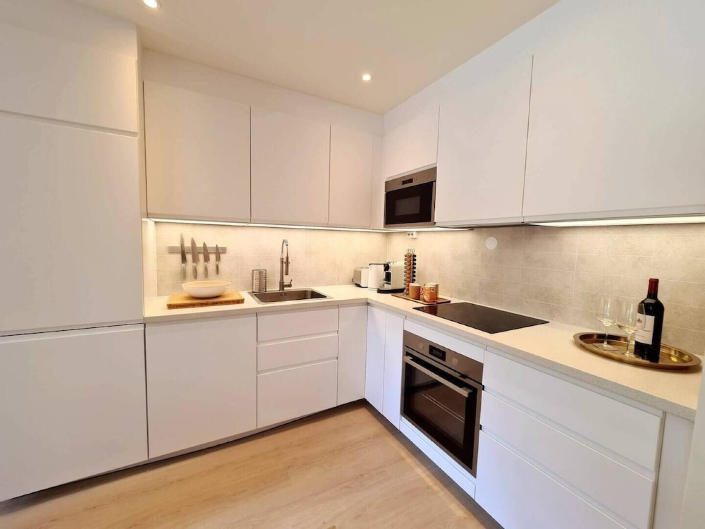 Bright And Modern Apartment Near Center, 85 M2, Fully Equipped, Free Parking