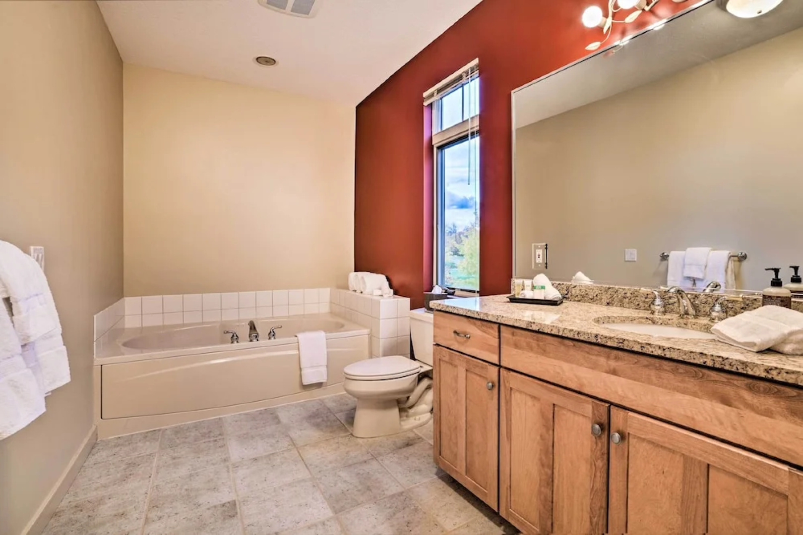 Ski-in/ski-out! Cozy Bellaire Resort Retreat!