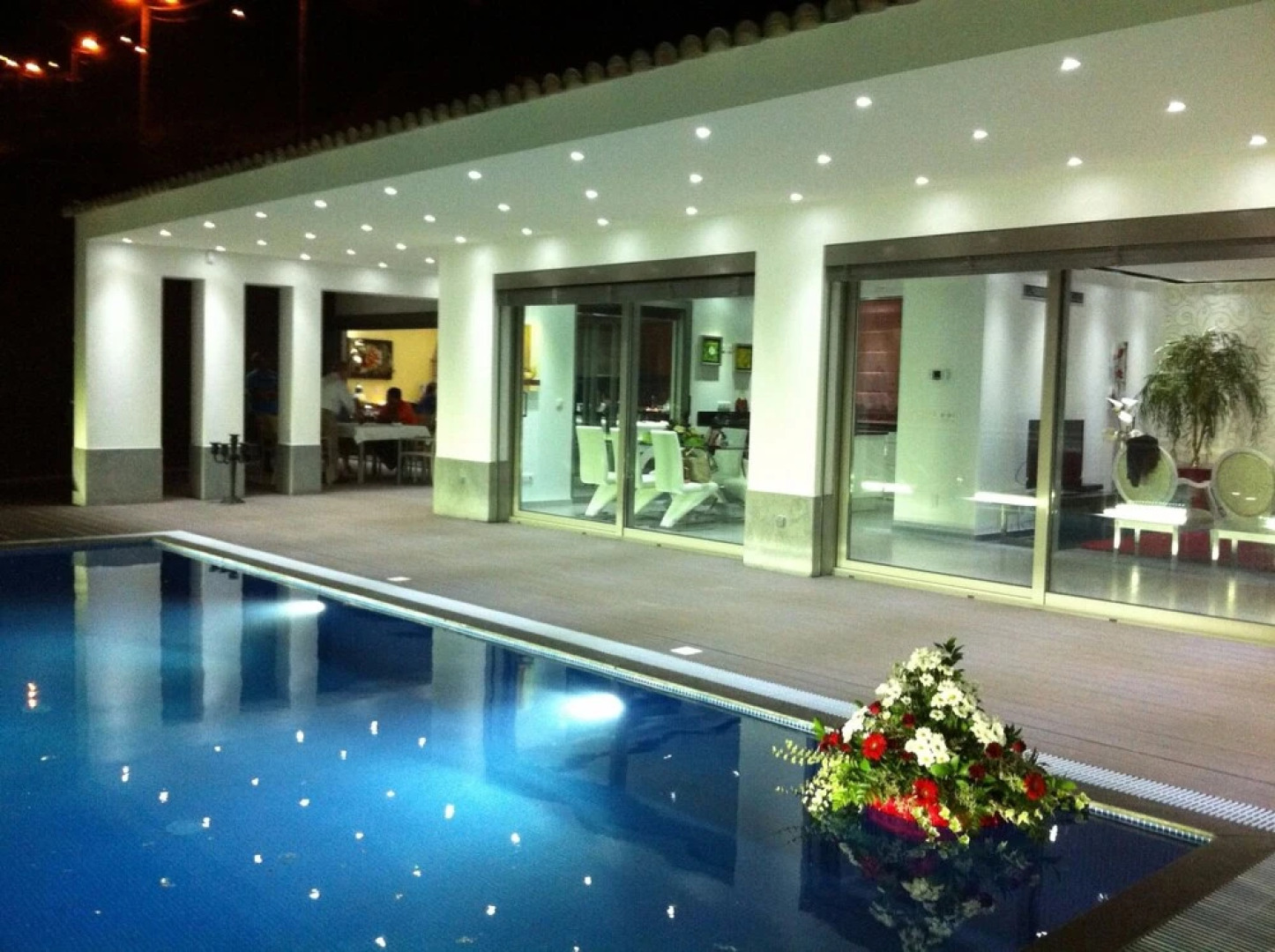 Villa São Lourenço by MHM