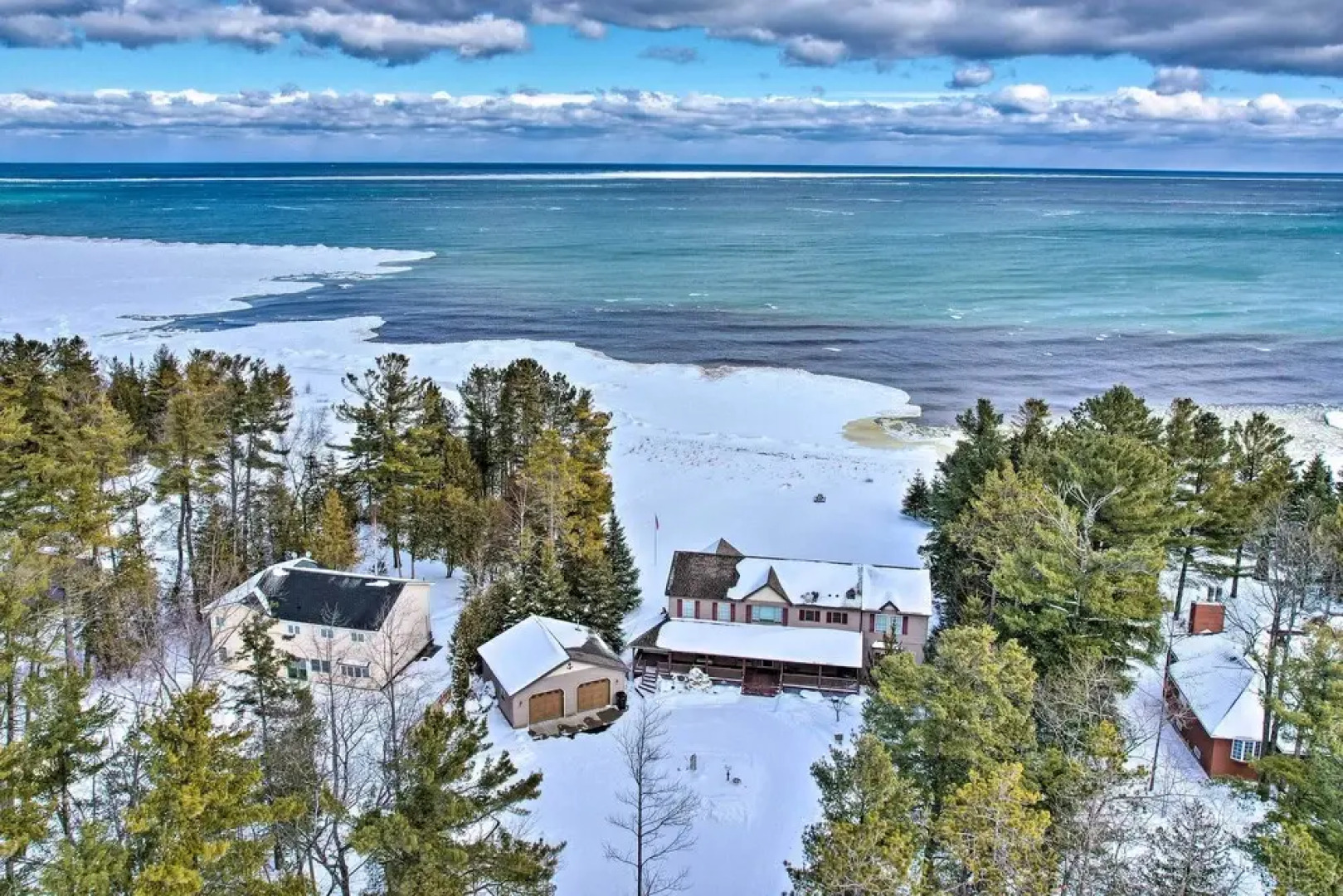 Spacious Lakefront Home w/ Sunroom & Bar!