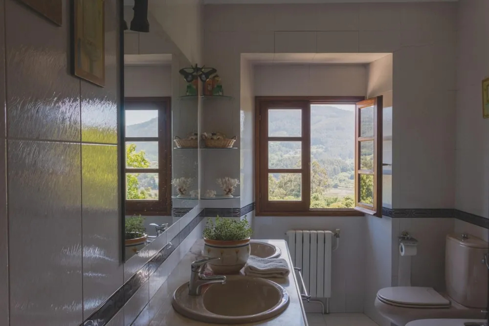 Apartment With 2 Bedrooms in Viveiro, With Wonderful Mountain View, Enclosed Garden and Wifi Near the Beach