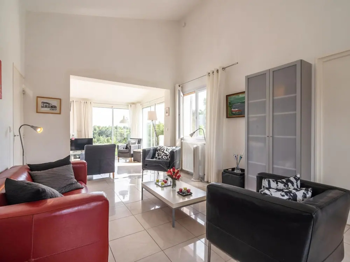 Alluring Villa in Pouzols-minervois With Jacuzzi