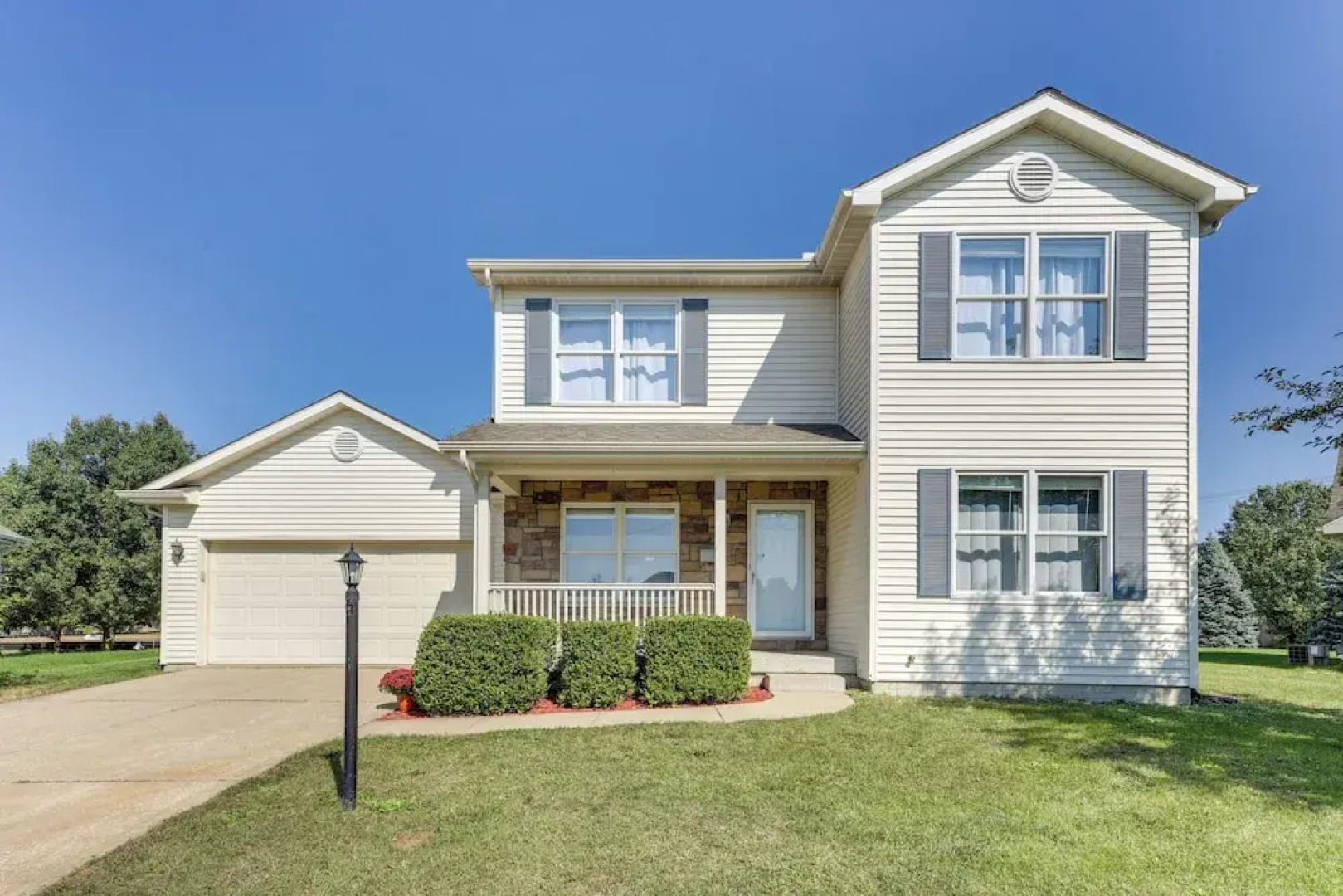 Game Day Ready Home w/ Yard: 4 Mi to Notre Dame