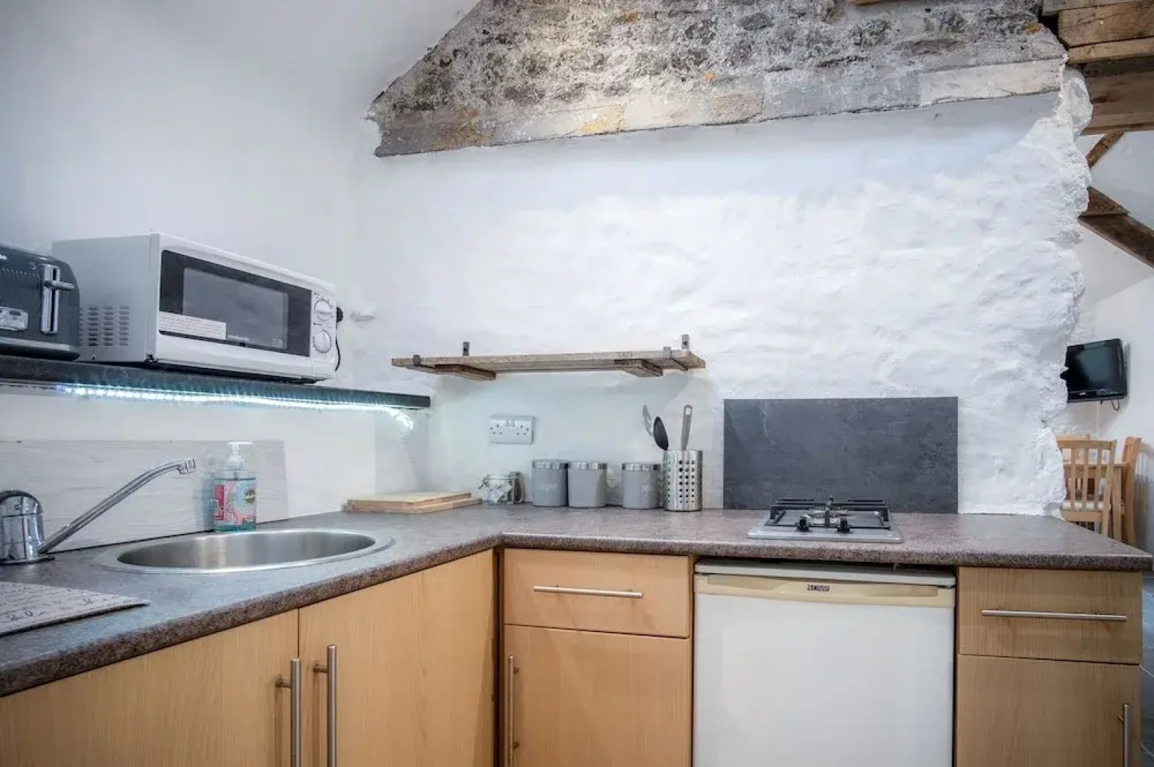 The Anchor Light - Freshwest Beach Retreat