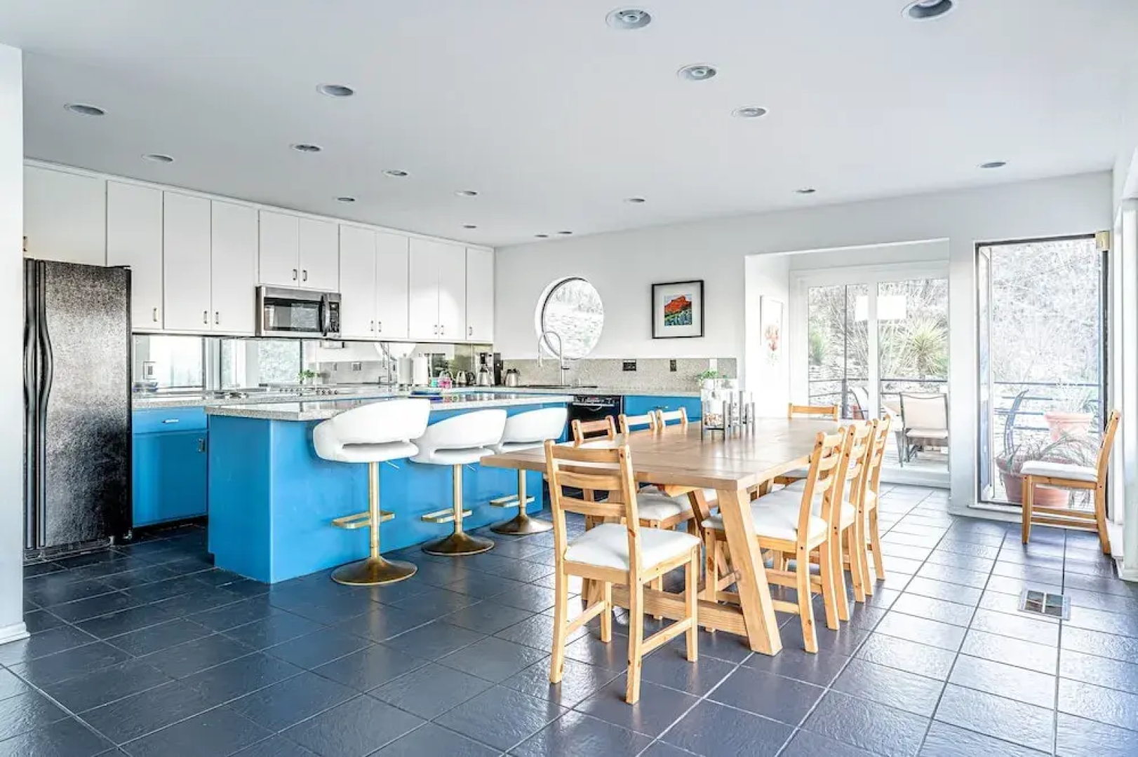 5br Home w/ Pool and a View!