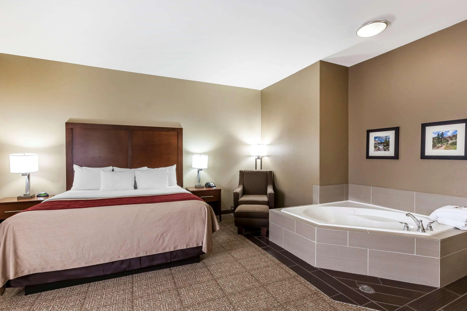 Comfort Inn & Suites Near University of Wyoming