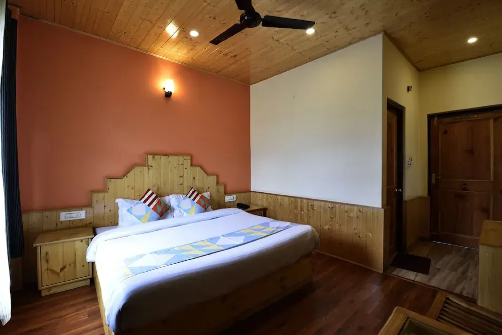 OYO 16868 Home Premium Studios Katrain, Nh3,