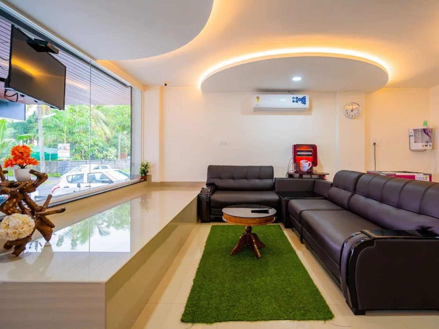 OYO 14879 Home Elegant 1BHK Kochi Airport