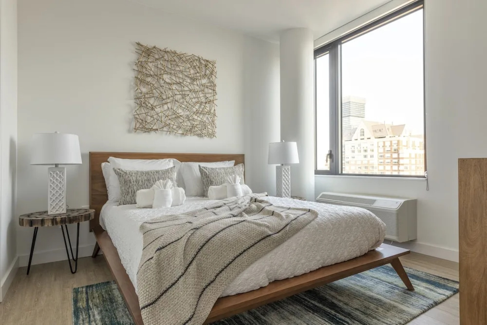 Deedee's Sky Rise Apartments - Newport 2