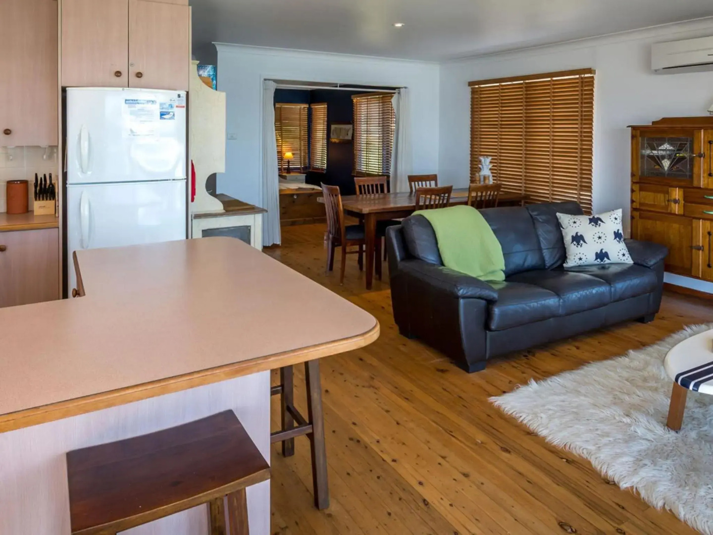 90 OCEANS EDGE Gerroa 4pm Check Out Sundays