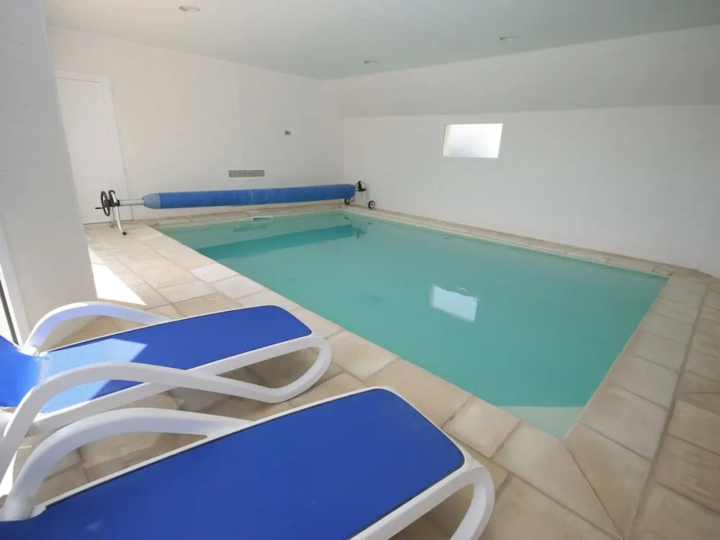Villa With Indoor Heated Pool and Jacuzzi, Only 1.5 km of Beach and sea