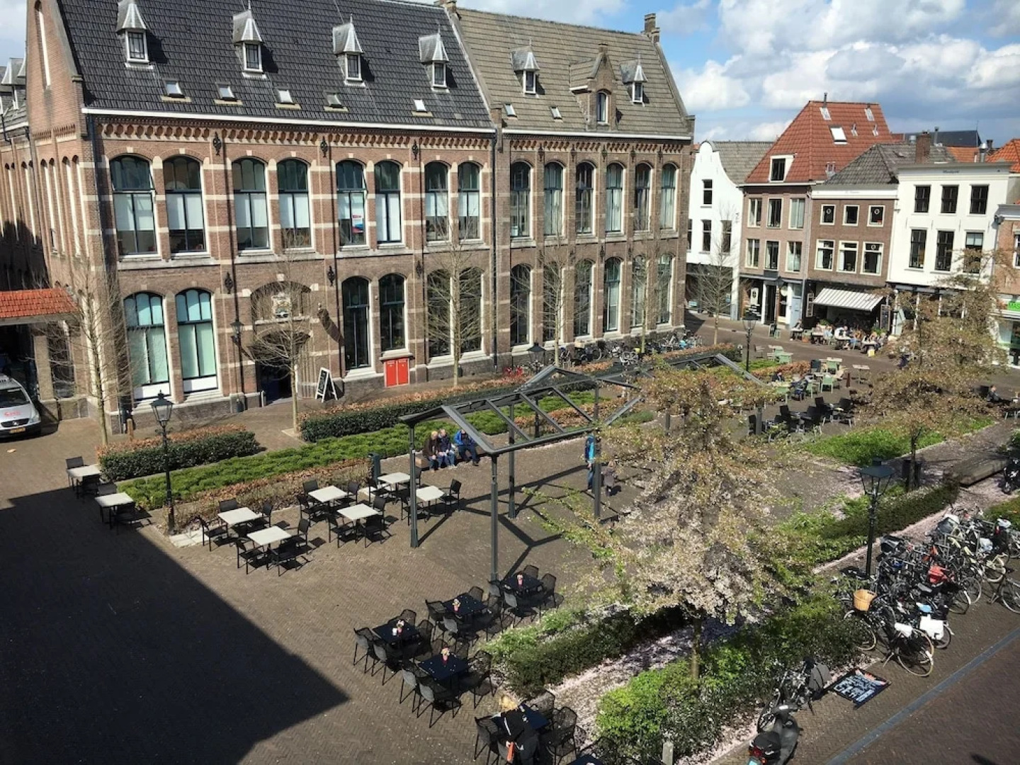 Apart Food and Drinks