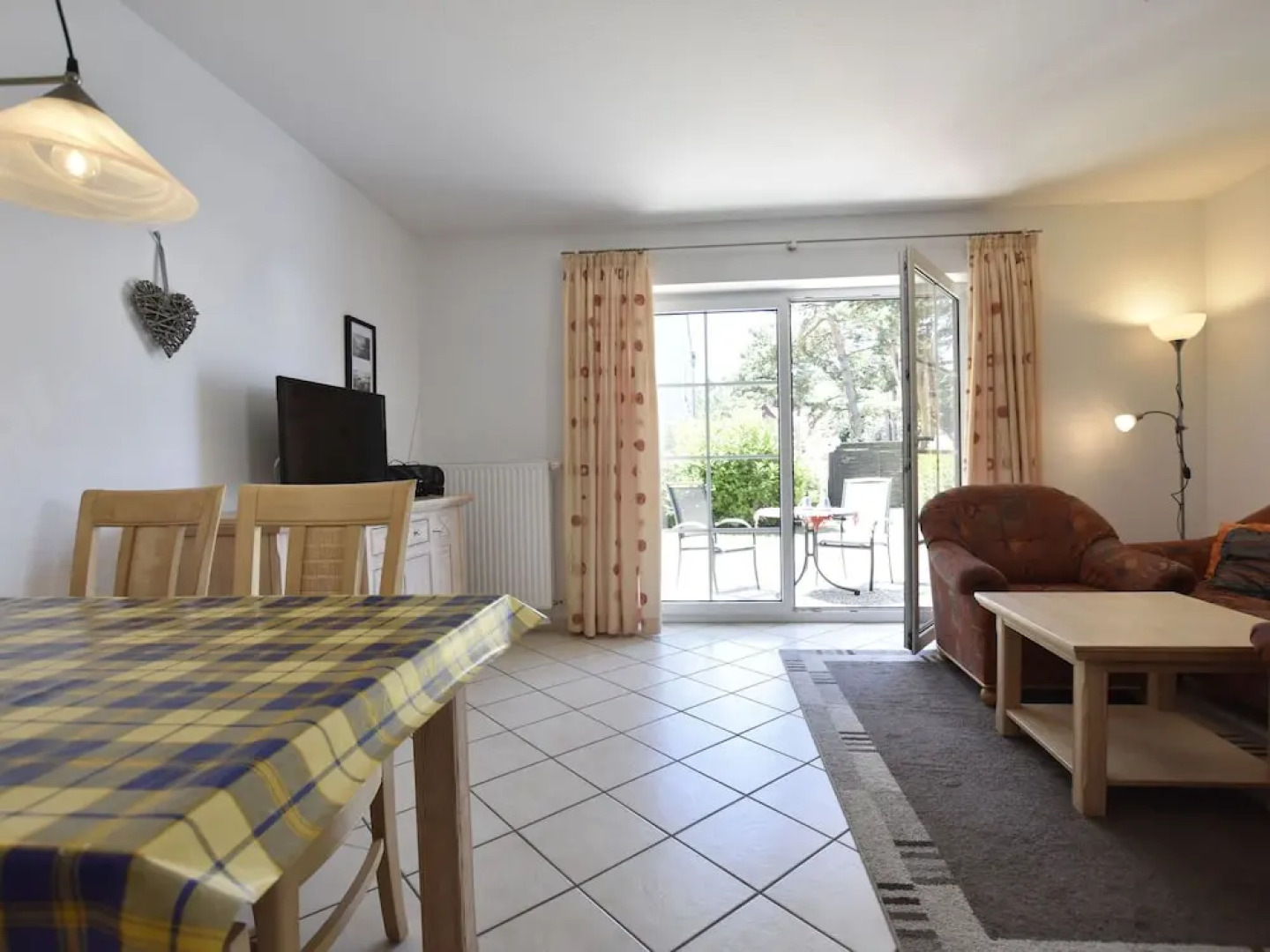 Spacious Apartment with Terrace in Dierhagen