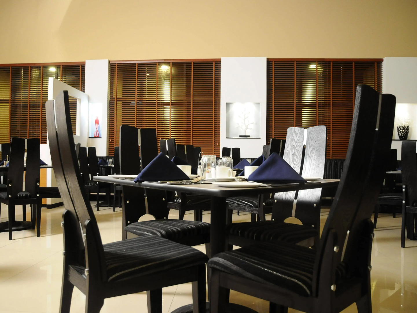 Hi5 Hotel & Experience