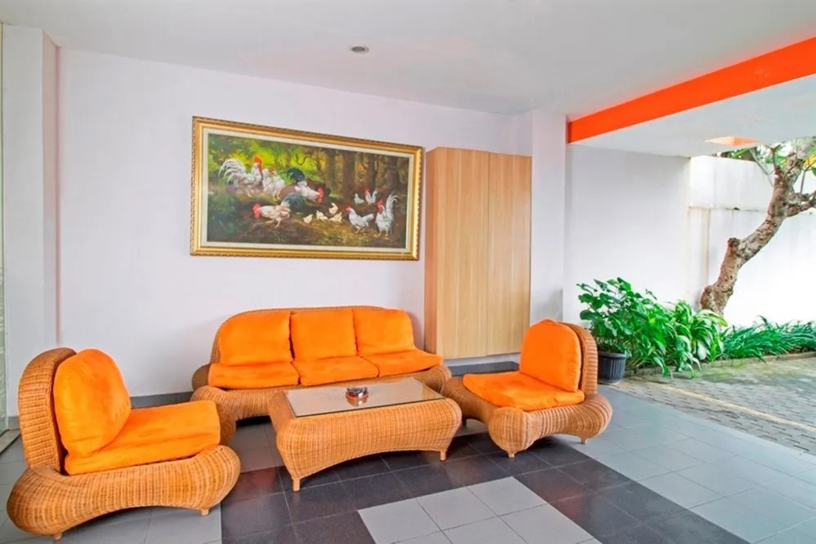 RedDoorz Plus Near ITC Fatmawati