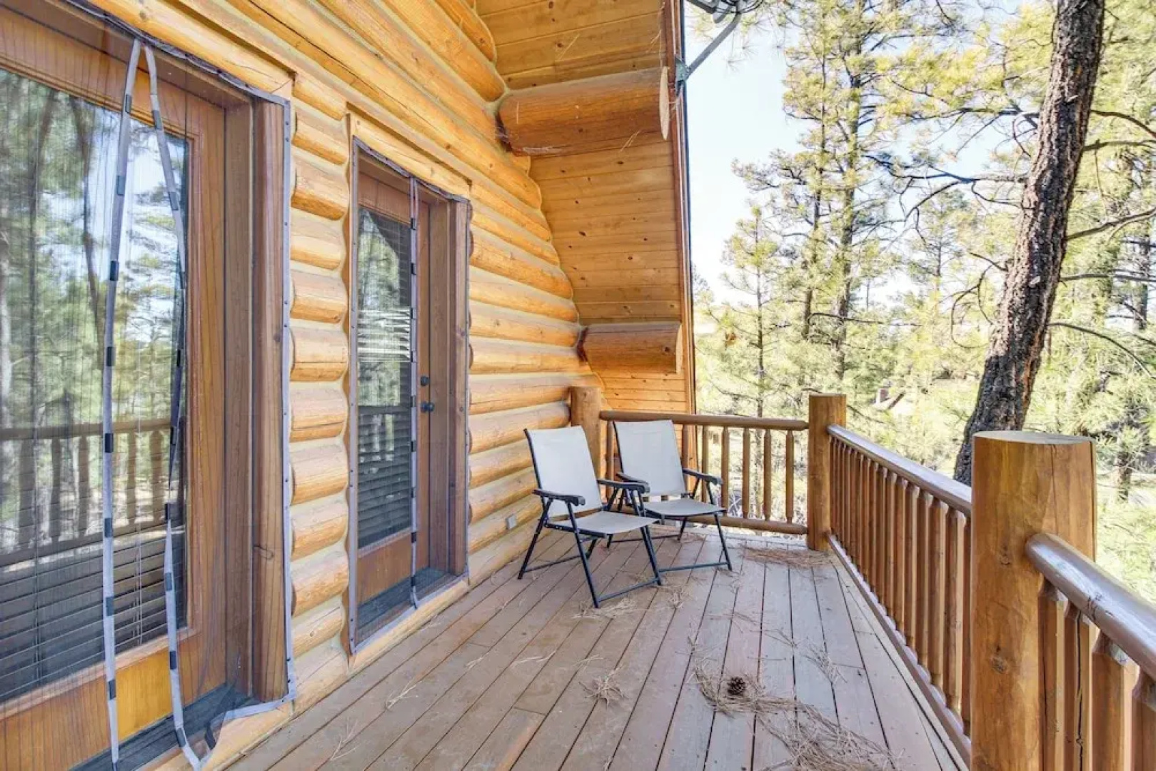 Fire Pit: Cozy Winter Cabin, 45 Mi to Sunrise Park