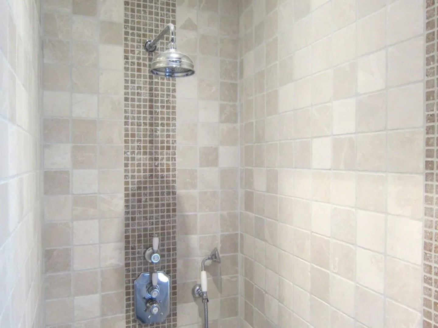 Delightful Castle in Bastogne with Hot Tub