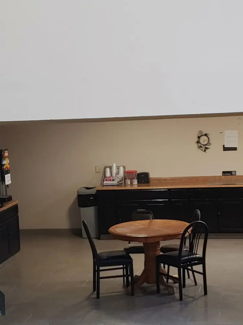 Super 8 by Wyndham Kirksville University Area