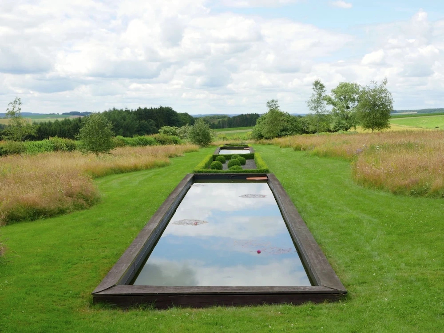 Beautiful House With Sauna, Modern Interior and Enormous, Park-like Garden