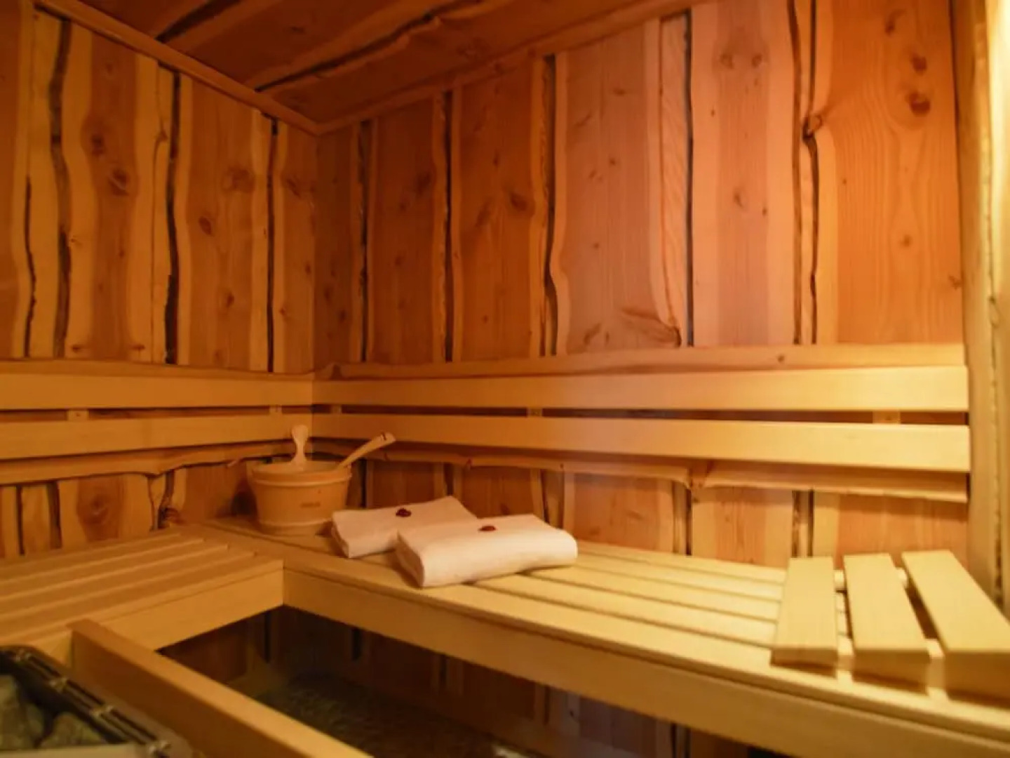 Swanky Holiday Home in Ensival with Sauna & Hot Tub