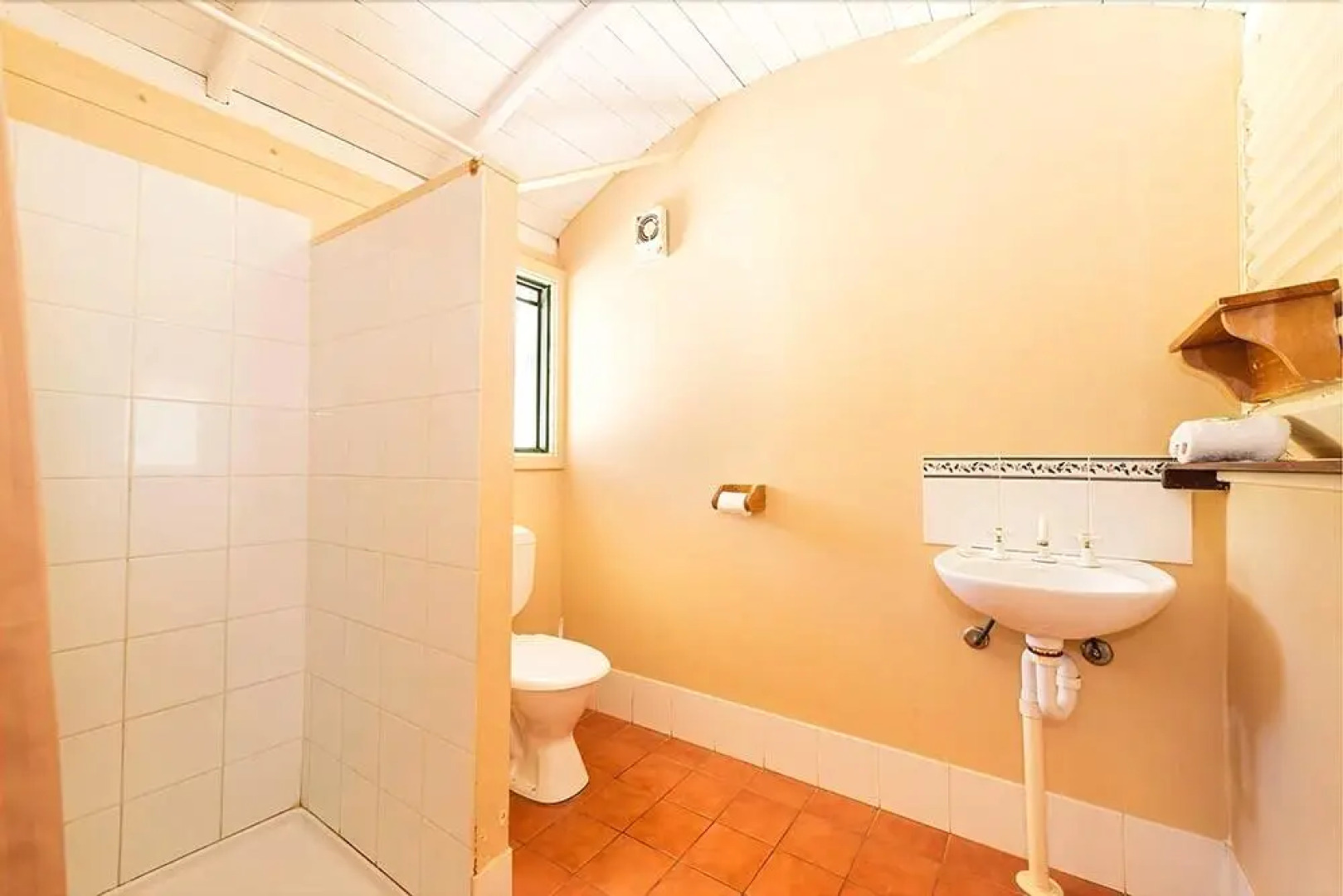 Dunsborough Rail Carriages & Farm Cottages