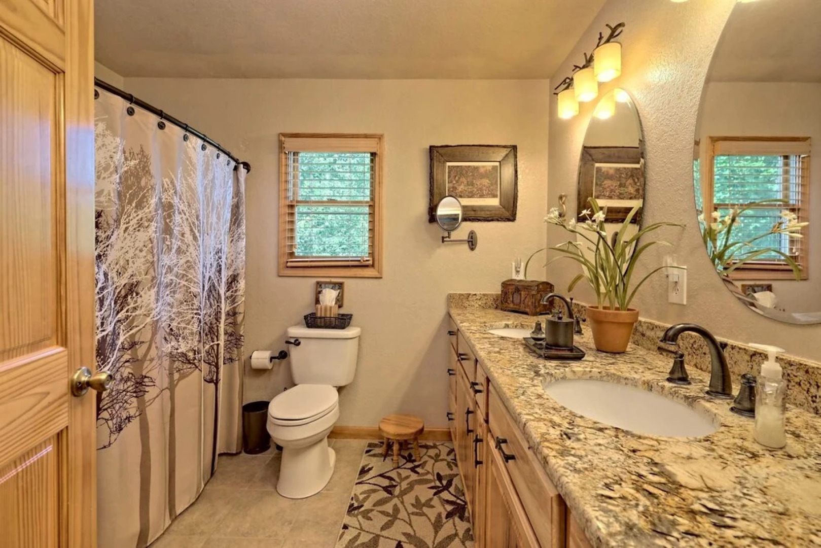 Spacious 'eagle's View' Luxury Cabin w/ Views