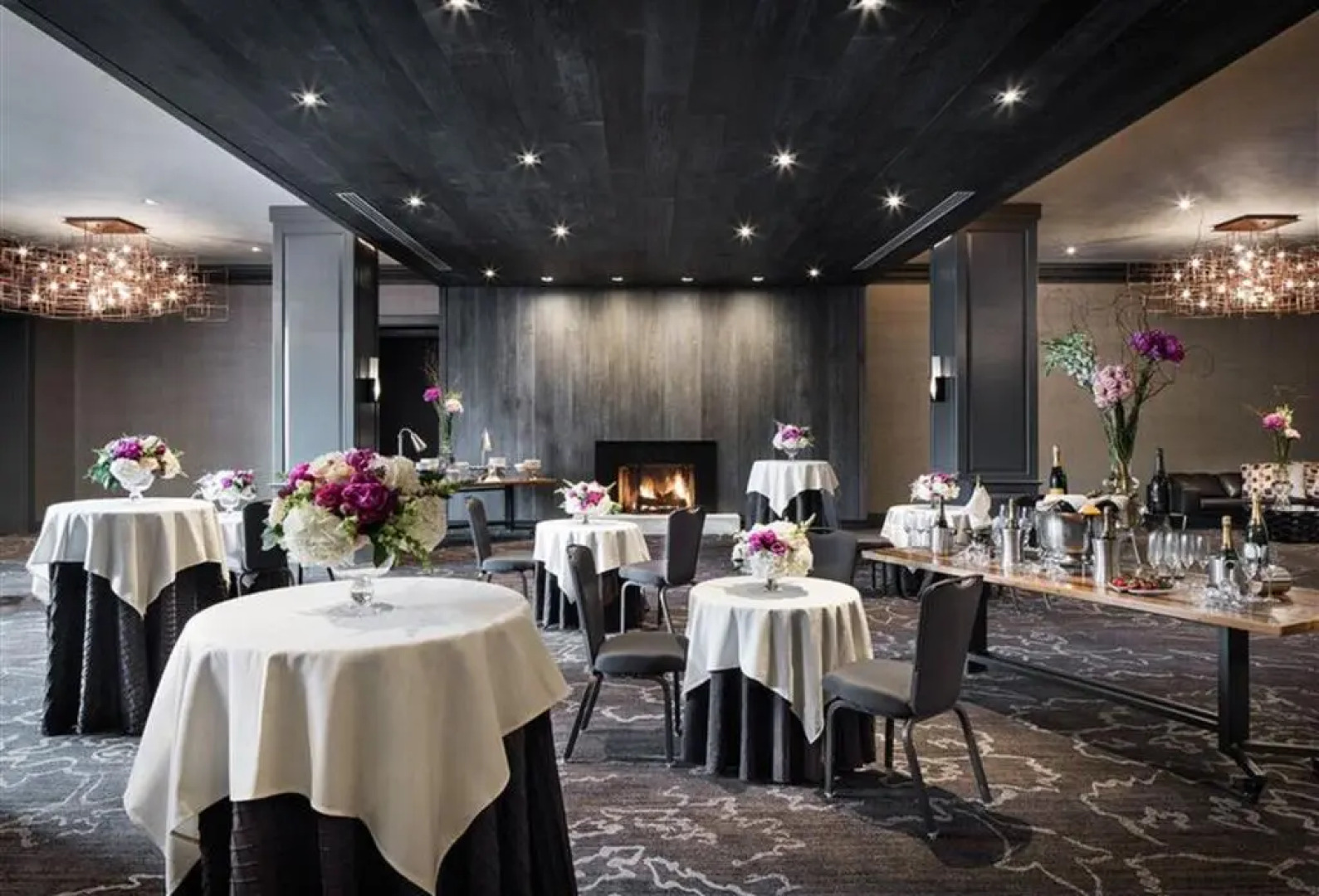 The Logan Philadelphia, Curio Collection by Hilton