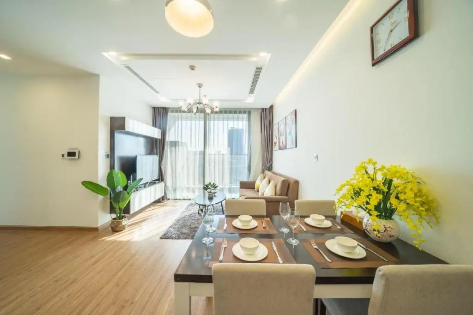 BOM HOMES- VINHOMES METROPOLIS-Service Apartment