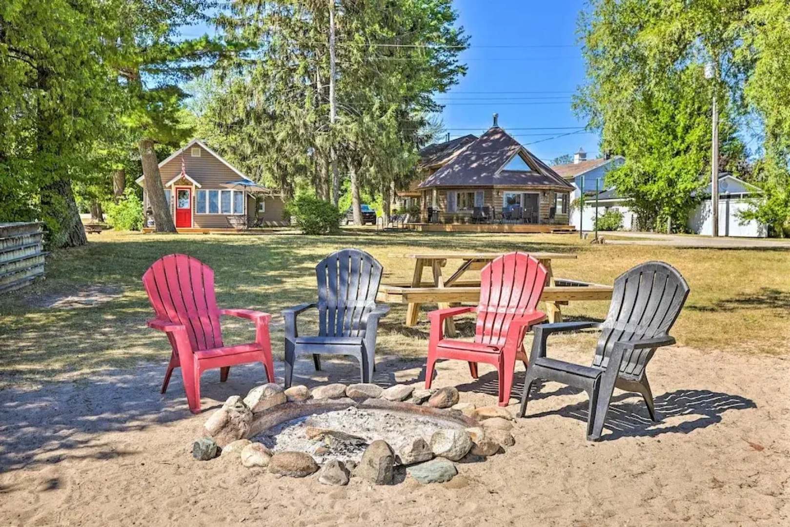 Quaint Studio w/ Shared Beach: Walk to Suttons Bay