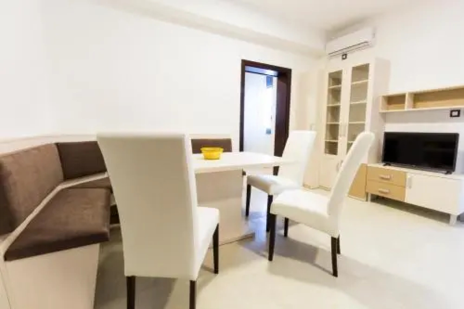 Wing Club Apartments