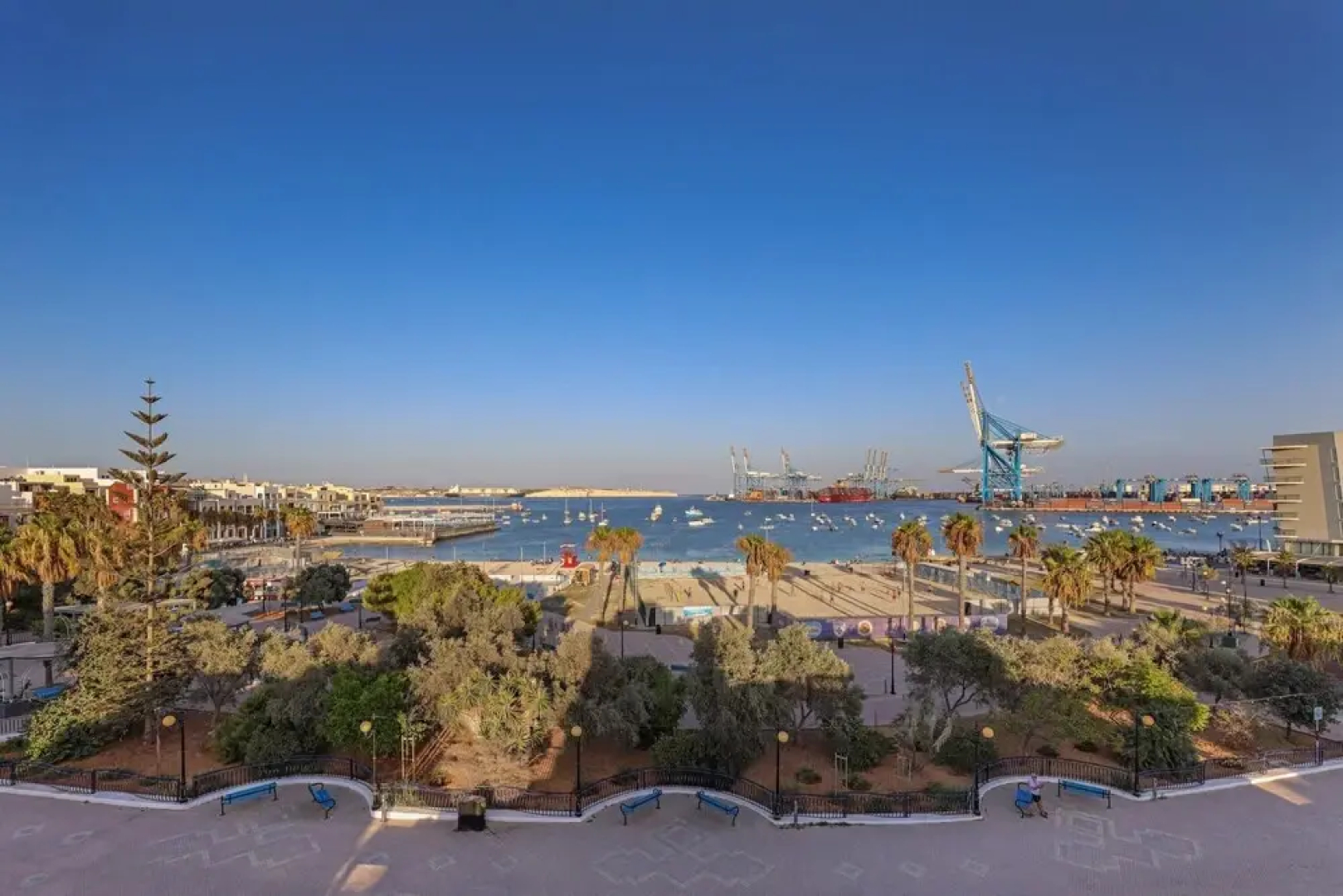 Luxurious Duplex Seafront Apt w/ Amazing Sea Views