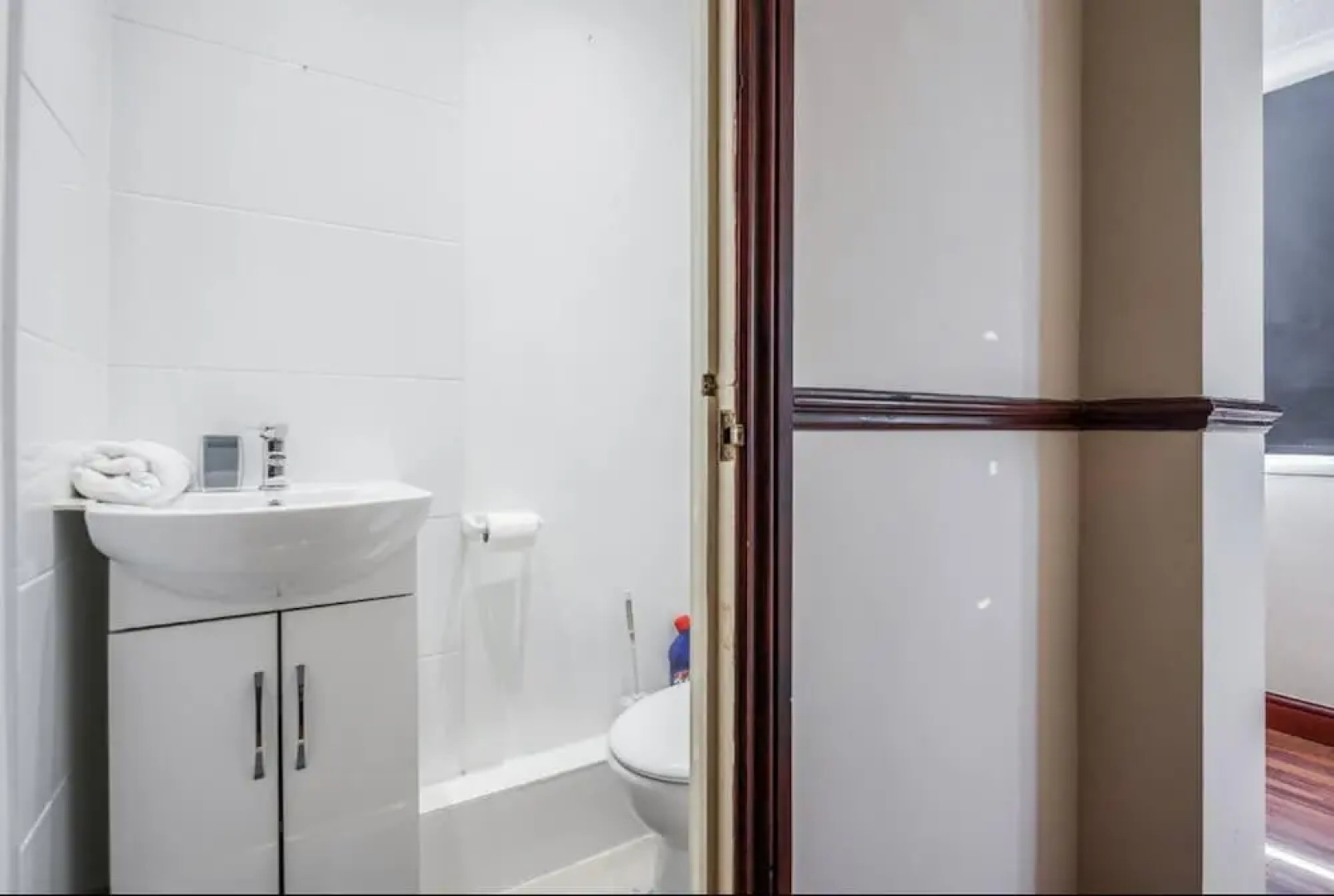 Cosy 3 Bedroom Home With Wifi, Parking & Garden