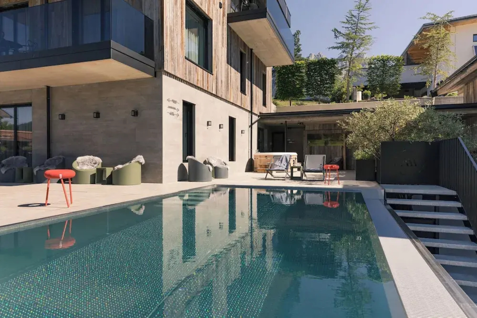 EAST GOING TRIPLE A Apartments