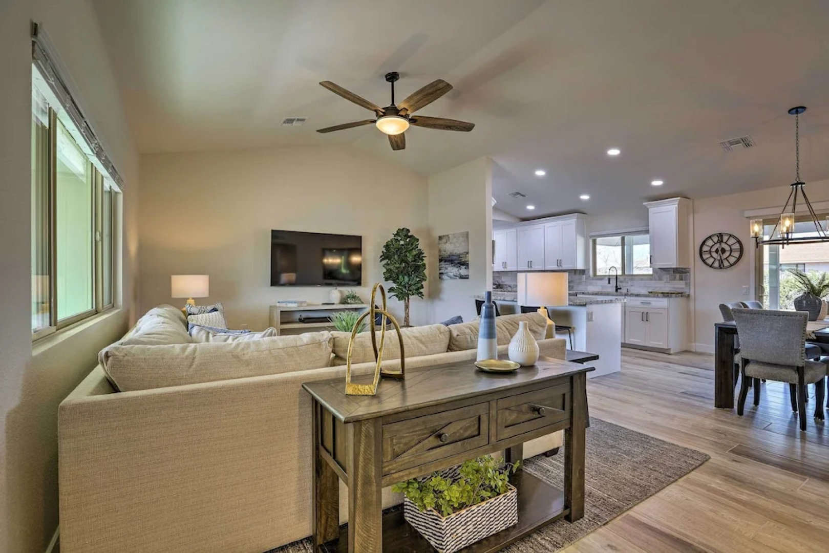 Putting Green, Grill: Home in Sun City West!