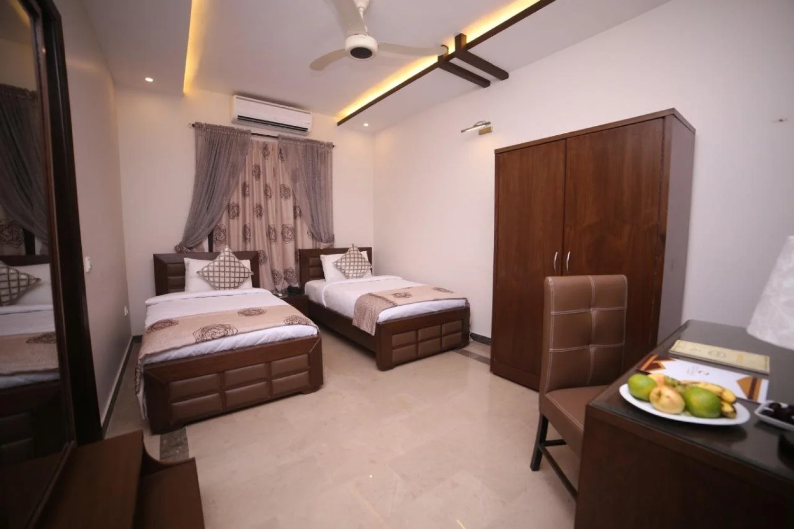 Zifan Hotel & Suites