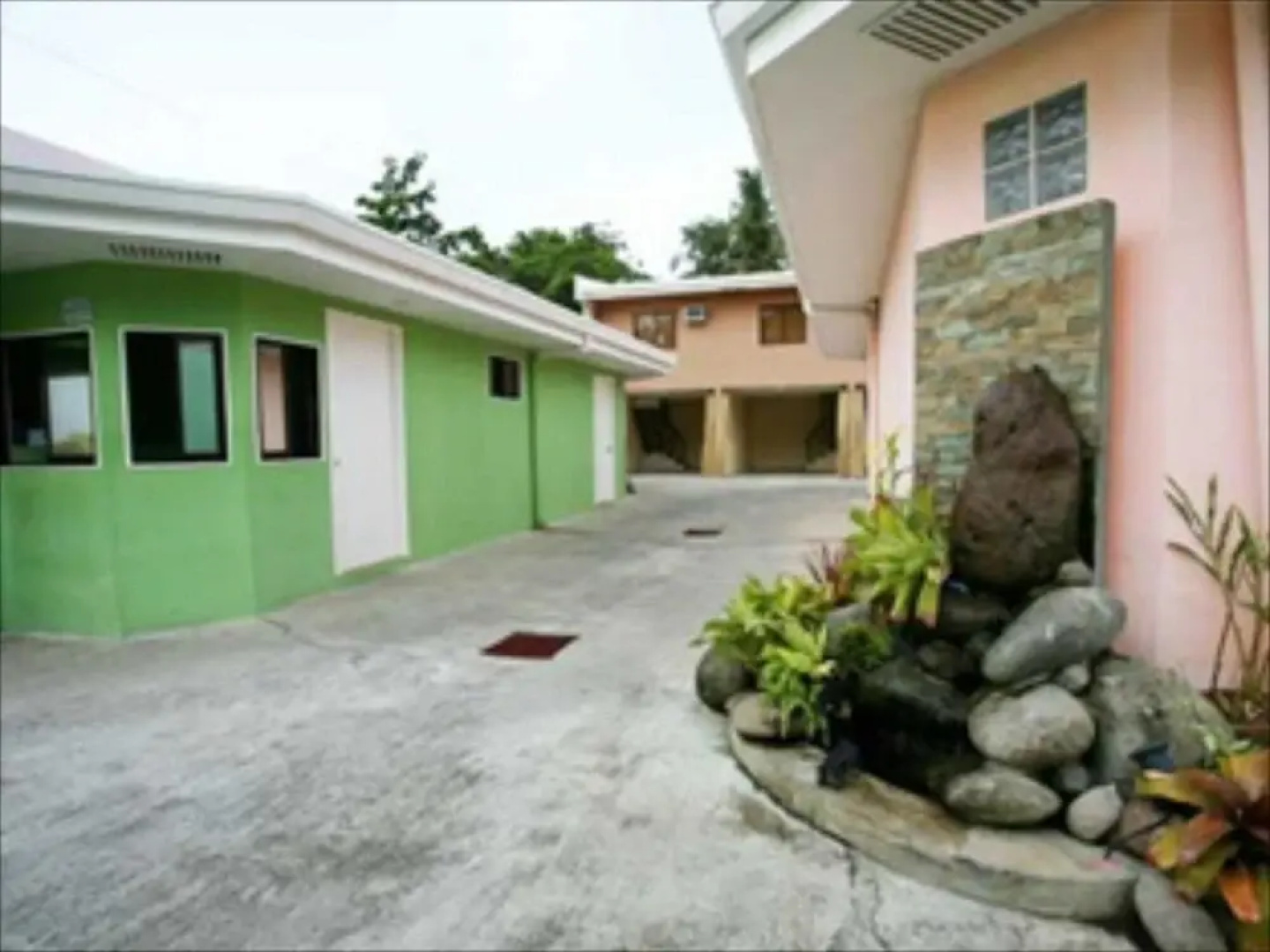 Seabreeze Lodge and Cafe