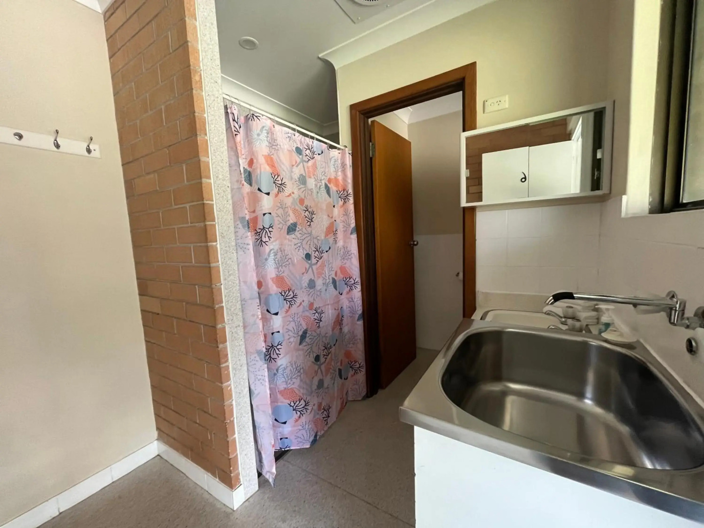 Emu Beach Chalets