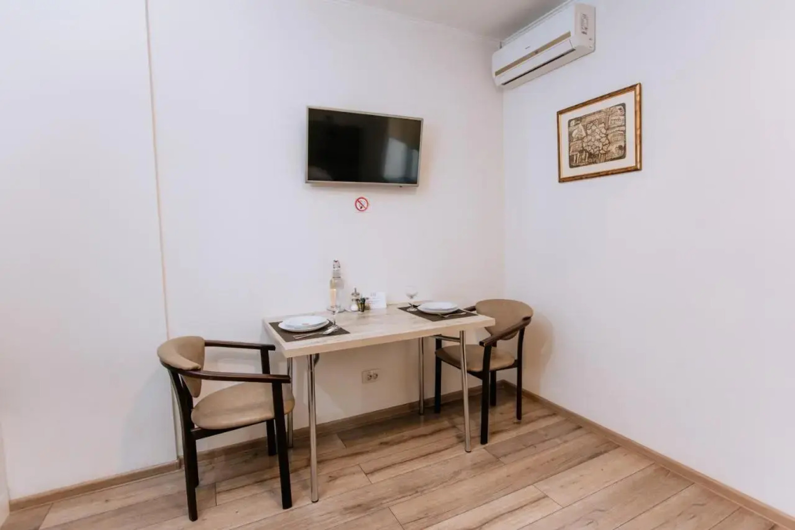 Stone City Apartment in Park Zone