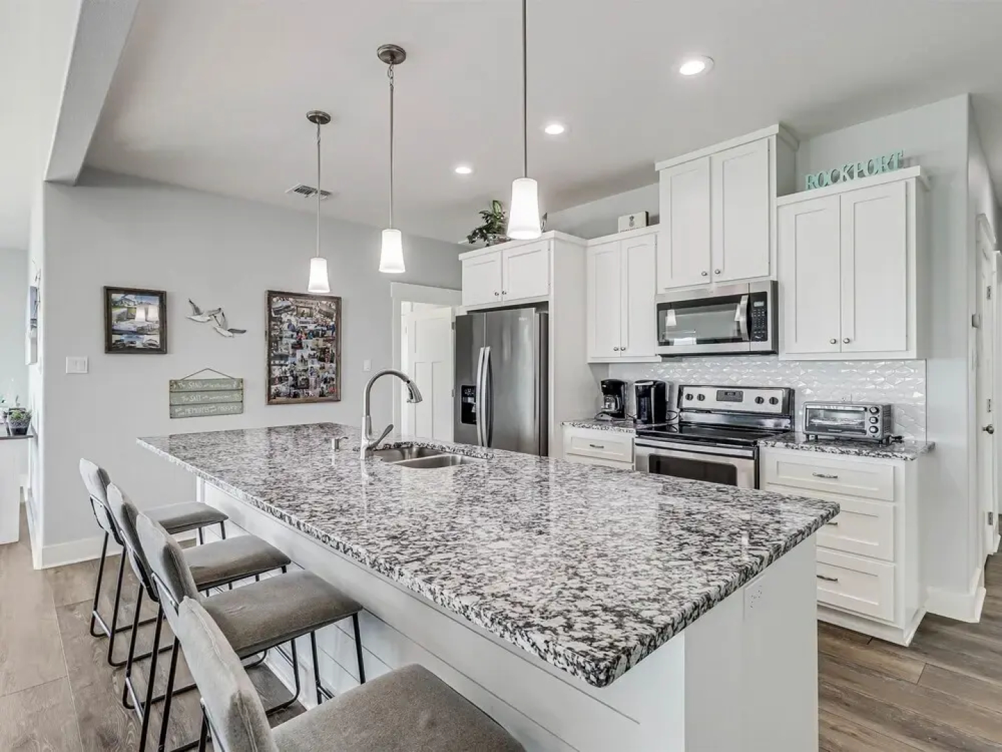 Copano Hooked 4 Bedroom Home by RedAwning